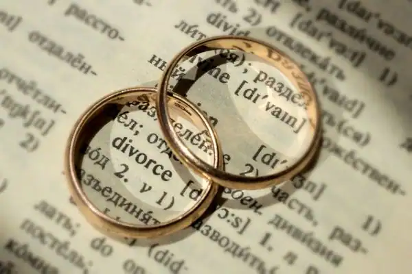 Image of rings removed before divorce mediation Falmouth